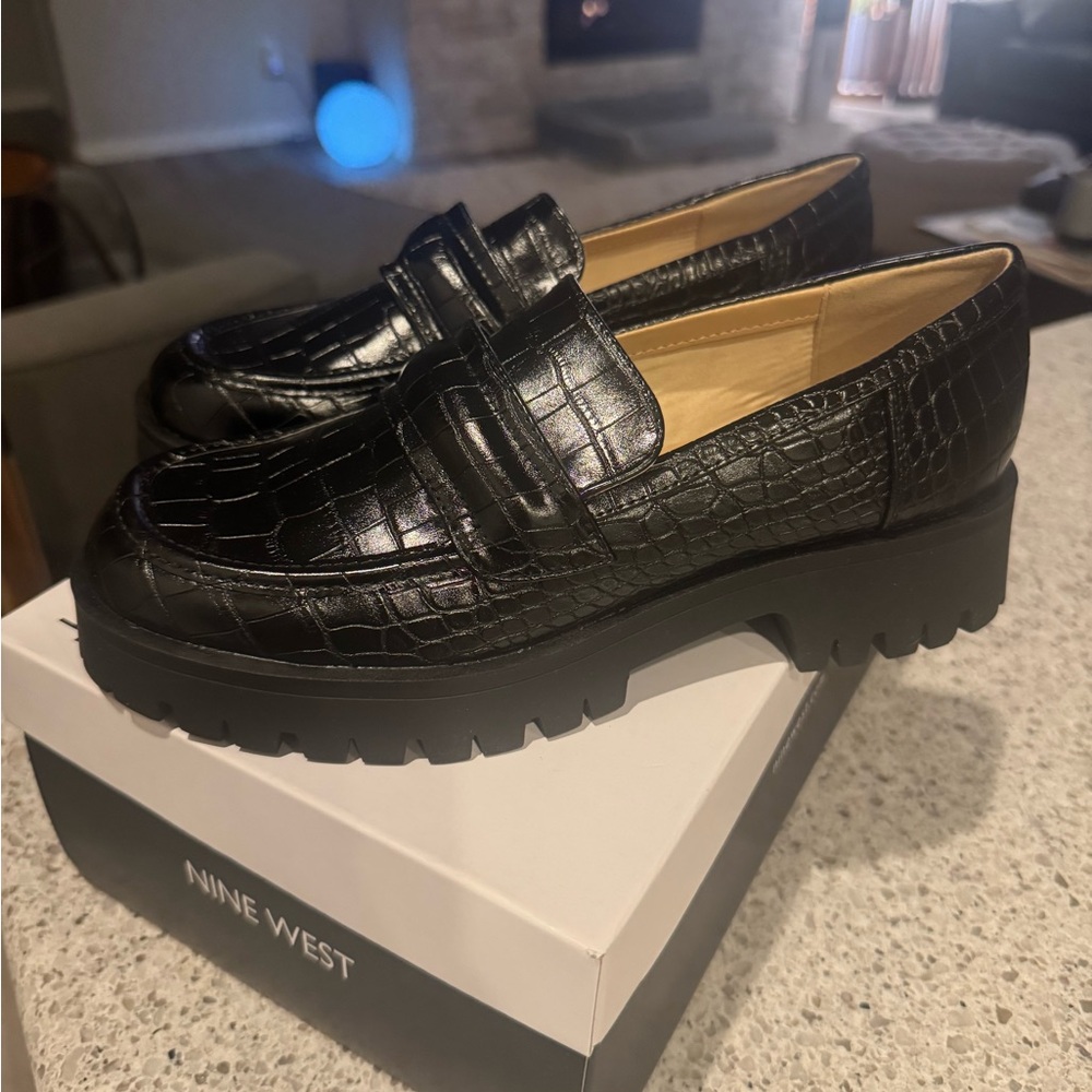 Nine West Black Croc-Embossed Loafers for Women 7.5